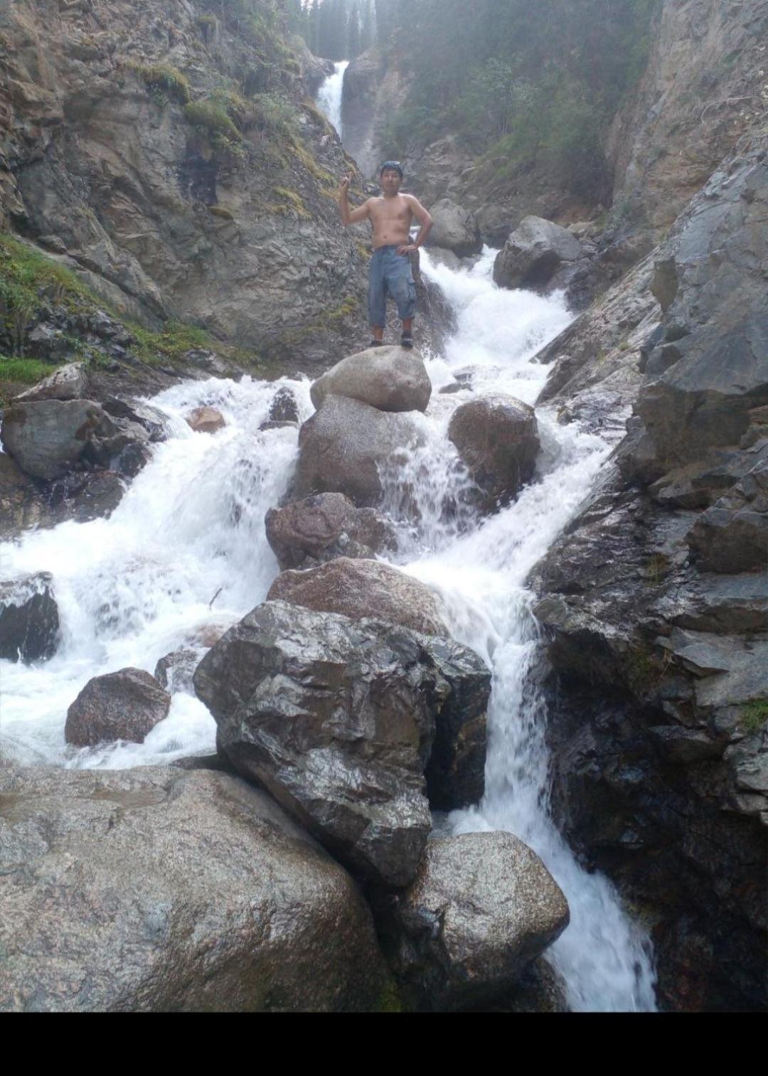 Waterfall In The Yard Karakol Exteriér fotografie